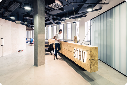 Recepce kanceláří STRV po profesionálním úklidu
