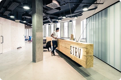 Recepce kanceláří STRV po profesionálním úklidu
