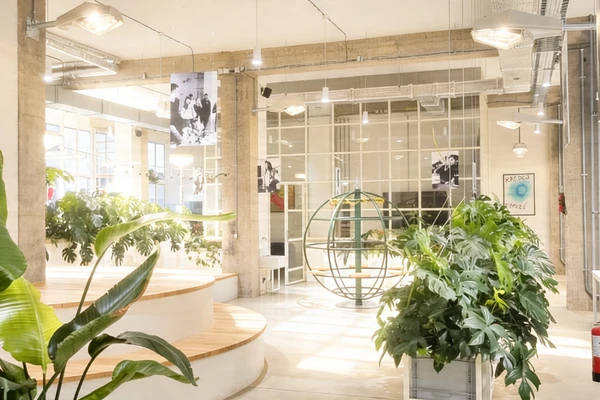 Open space kanceláře socialpark po profesionálním úklidu kancelářských prostor