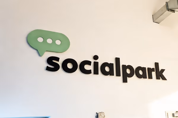 Open space kanceláře socialpark po profesionálním úklidu kancelářských prostor
